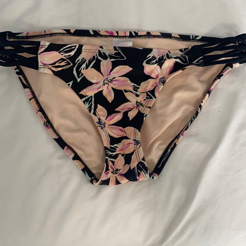 Target baiting suit bottoms